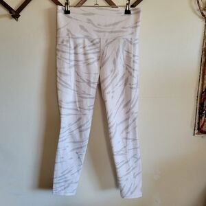 Athleta Salutation Stash Pocket 2 7/8 Length Legging White Gray Small S